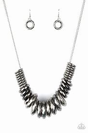 Paparazzi HAUTE Hardware - silver