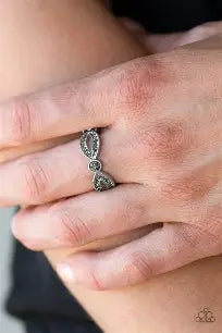 Paparazzi - Extra Side of Elegance - silver