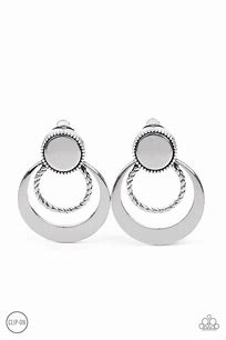 Paparazzi Refined Ruffles (silver/clip-on)