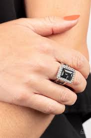Paparazzi - Glamorously Glitzy - Black
