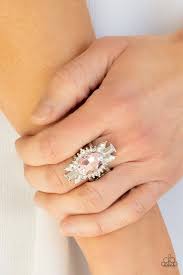 Paparazzi - Icy Icon - pink