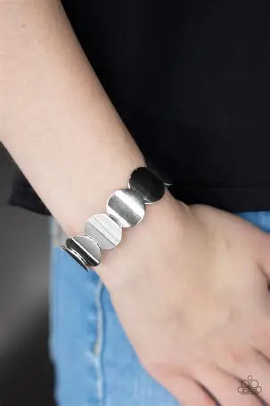 Paparazzi - Industrial Influencer - silver
