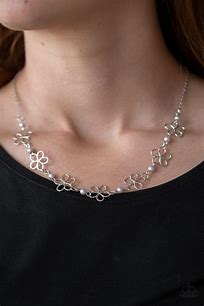 Paparazzi Always Abloom - silver