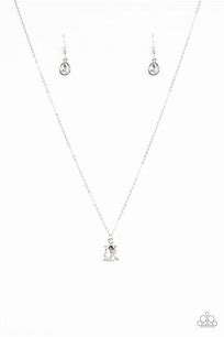 Paparazzi Classy Classicist - white