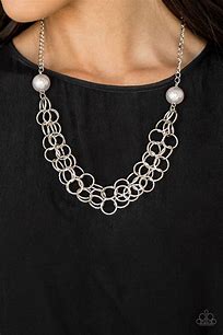 Paparazzi Daring Diva - silver