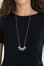 Paparazzi Empirical Elegance - white
