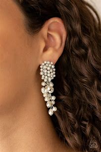Paparazzi Fabulously Flattering - white
