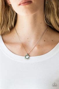 Paparazzi Front and CENTERED - green