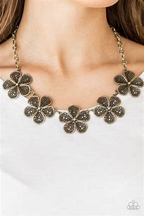Paparazzi No Common Daisy - brass